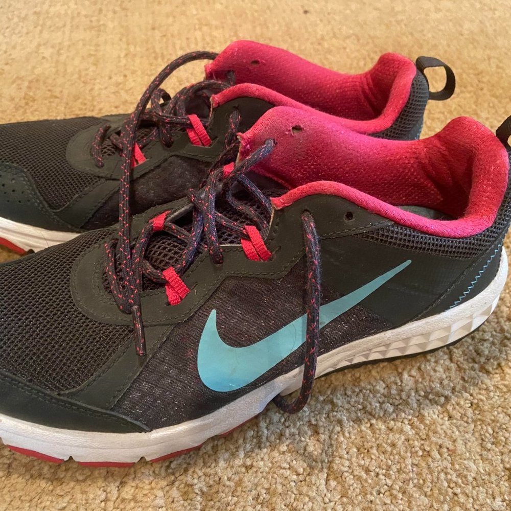 Women's Nike Sneakers-- US 9 - Picture 2 of 3